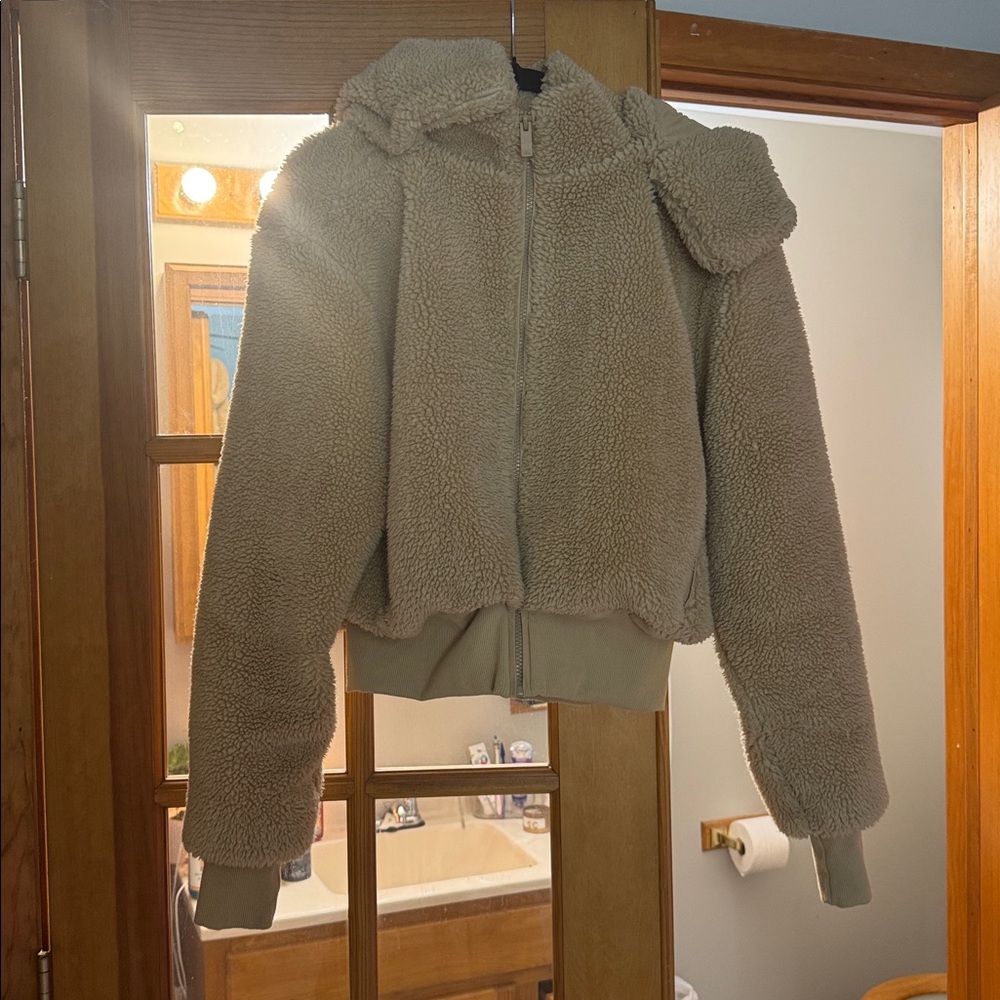 ALO Yoga Tan Teddy Jacket - Picture 4 of 6